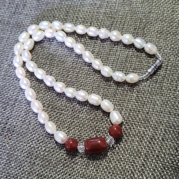 REAL Pearl and Red Agate Necklace - Picture 5 of 13